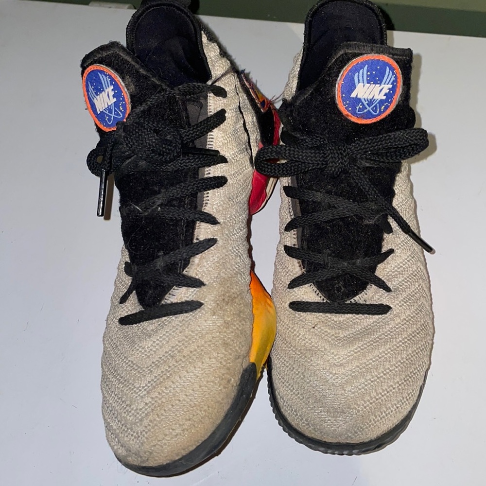 Nike LeBron 16 NASA
